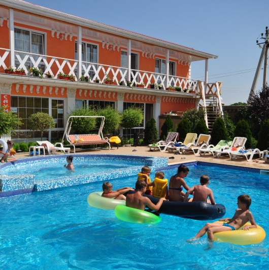 отели с бассейном в Крыму